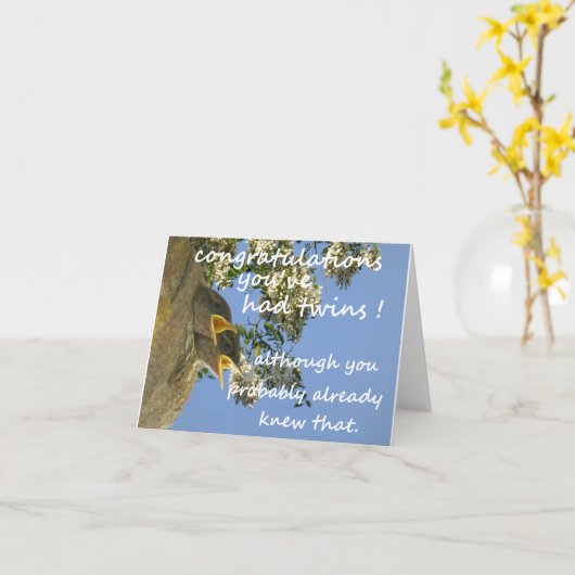 双子ベビーおもしろいおめでとうカード カード (黄色い花)