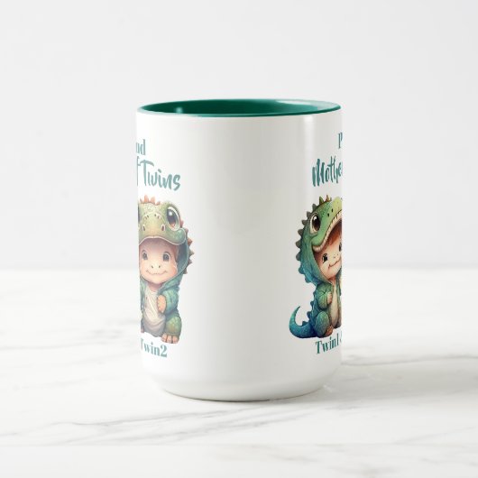 双子誇りを持ったの母親の男の子の恐竜コスチューム緑 マグカップ (中央)