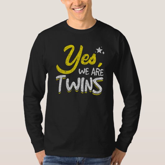 双子+家族+兄弟姉妹+おもしろ+Tシャツ Tシャツ (正面)