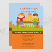 双生児のカボチャ盗品の誕生日のパーティの招待状 招待状 (正面/裏面)