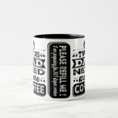 双生児のパパの必要性より多くのコーヒー(おもしろいな双生児のパパ) ツートーンマグカップ (中央)
