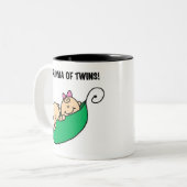 双生児のポッドの祖母のエンドウ豆 ツートーンマグカップ (正面左)