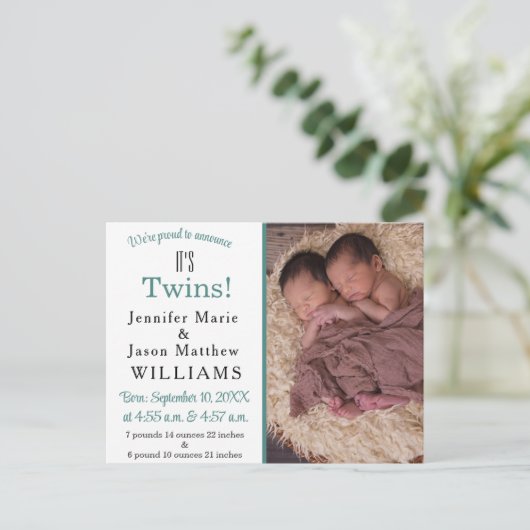 双生児のモダンティール（緑がかった色）写真誕生のお知らせ 案内ポストカード (スタンド正面)