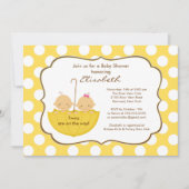 双生児の傘のベビーシャワーの招待状の黄色 招待状 (正面)