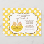 双生児の傘のベビーシャワーの招待状の黄色 招待状 (正面/裏面)