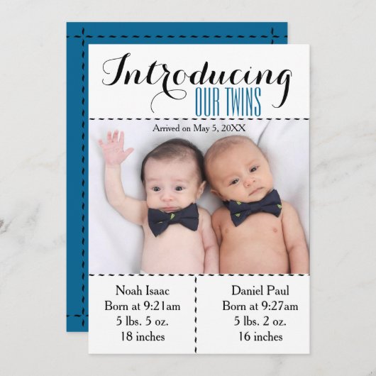 双生児の写真の誕生のAnnouncmentの対の男の子 案内状 (正面/裏面)