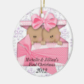 双生児の初めてのクリスマスのオーナメント セラミックオーナメント (左)