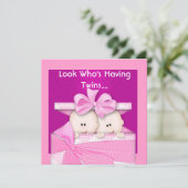 双生児の女の子のベビーシャワーの招待状 招待状 (スタンド正面)