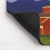 双生児の歴史的な円形の納屋はモンタナを繋ぎます マウスパッド (コーナー)