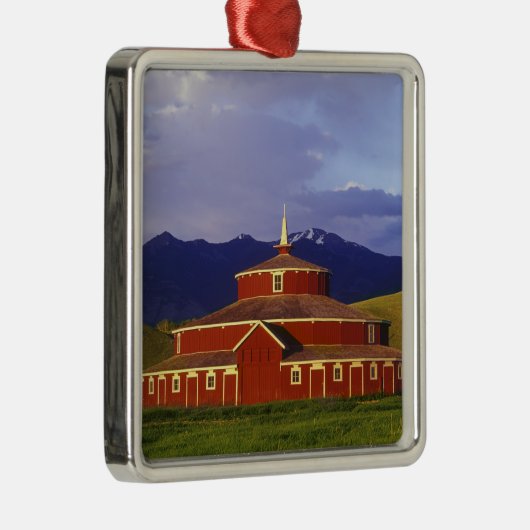 双生児の歴史的な円形の納屋はモンタナを繋ぎます メタルオーナメント (右)