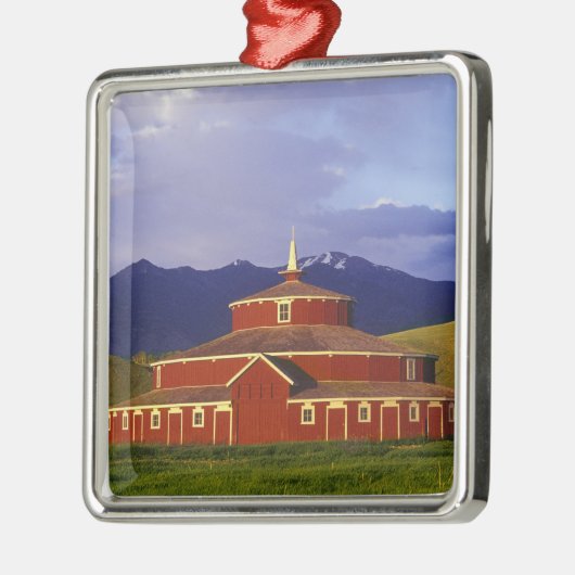 双生児の歴史的な円形の納屋はモンタナを繋ぎます メタルオーナメント (左)