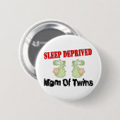 双生児の睡眠によって奪い取られるお母さん 缶バッジ (正面&裏面)