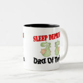 双生児の睡眠によって奪い取られるパパ ツートーンマグカップ (正面右)