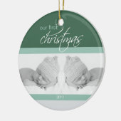 双生児の第1クリスマスのカスタムなオーナメント(緑2) セラミックオーナメント (左)