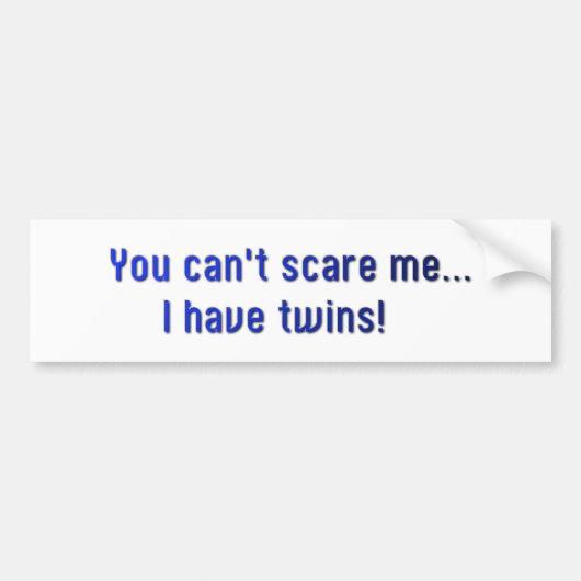 双生児私をおびえさせることができません! バンパーステッカー (正面)