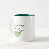 双生児-ポッドのエンドウ豆--を期待します ツートーンマグカップ (正面左)