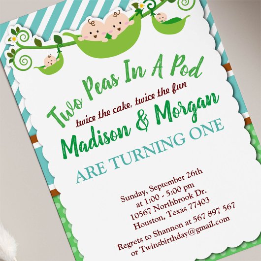 双生双生児の2つのエンドウ誕生日 招待状