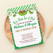 双生双生児の2つのエンドウ誕生日 招待状