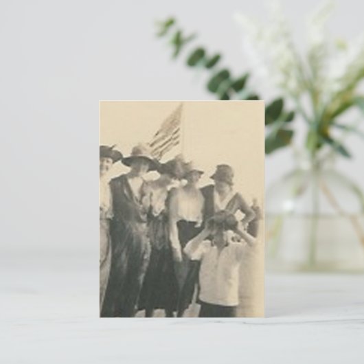 双眼鏡を持つ旗手を持つグループ ポストカード (スタンド正面)