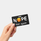 反トランプ - いいえ、もう一度なんて絶対に バッジ (手持ち)