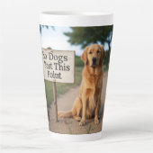 反乱軍の犬のマグカップ カフェラテマグ (正面)