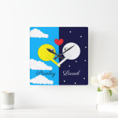 反対が引き付け:太陽と月が恋に スクエア壁時計 (ホーム)