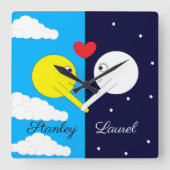 反対が引き付け:太陽と月が恋に スクエア壁時計 (正面)