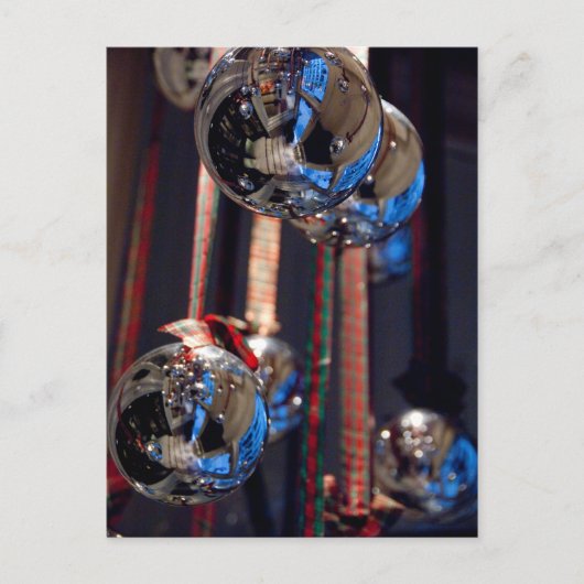 反射するシルバーのクリスマスオーナメント ポストカード (正面)