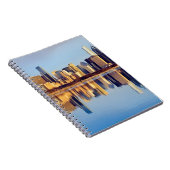 反射のシカゴのスカイラインの眺め ノートブック (右側)