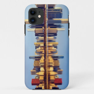 反射のシカゴのスカイラインの眺め iPhone 11 ケース