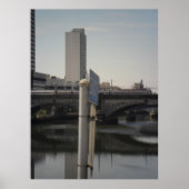 反射の上下逆の世界を通過する ポスター (正面)