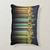 反射の夜のシアトルのスカイライン アクセントクッション (裏面(縦))