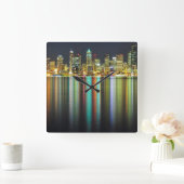 反射の夜のシアトルのスカイライン スクエア壁時計 (ホーム)