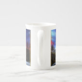 反射のNORTHERN LIGHTSの中国の骨のマグ ボーンチャイナマグカップ (裏面)