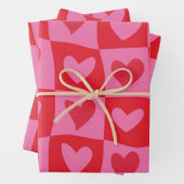 反市松模様にりピンクと赤いハートパターン ラッピングペーパーシート (インサイチュ)