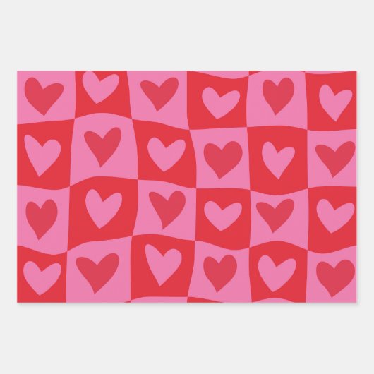 反市松模様にりピンクと赤いハートパターン ラッピングペーパーシート (正面)