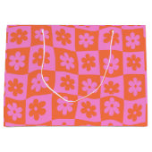 反市松模様にレトロピンクとオレンジ色の花 ラージペーパーバッグ (正面)