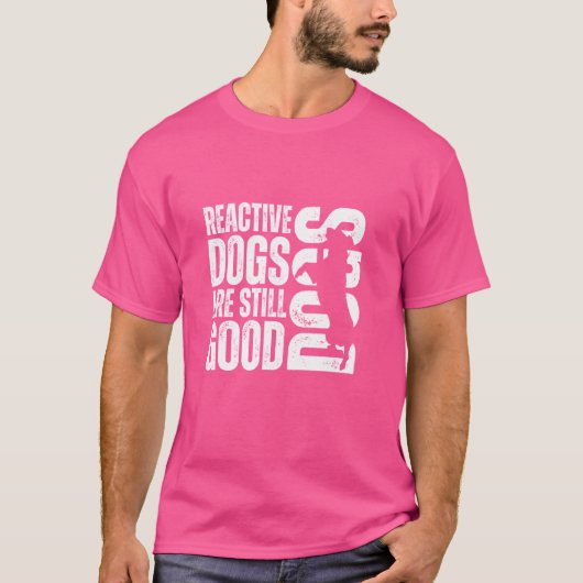反応犬はまだ良い犬の反応犬トラ Tシャツ (正面)