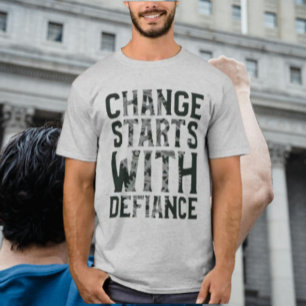 反抗から始まる変化のTシャツ Tシャツ