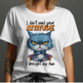 反抗的な言葉を持つ反抗的な青い猫 Tシャツ