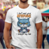 反抗的な言葉を持つ反抗的な青い猫 Tシャツ