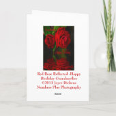 反映される赤いバラ-ハッピーバースデーの祖母 カード (裏面)