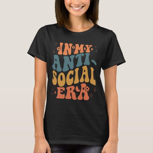 反社会的な時代の私 Funny アンチソーシャル ギフト Tシャツ (正面)