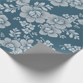 反転可能な白い花の葉青の背景 ラッピングペーパー (角)