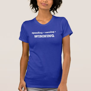 収入より支出を抑えることが成功への鍵 Tシャツ