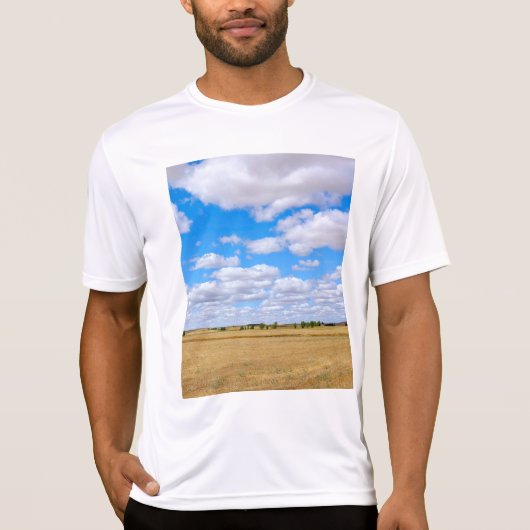 収穫された小麦の畑 Tシャツ (正面)