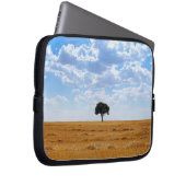 収穫した小麦畑の木 ラップトップスリーブ (正面右)