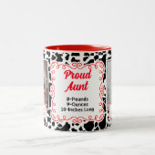 叔母誇りを持った白黒とレッドカウープリントベビー ツートーンマグカップ (中央)