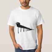 取り引き桟橋のシルエット Tシャツ (正面)