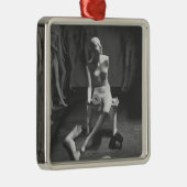 取除かれる足および腕を搭載するマネキン メタルオーナメント (右)